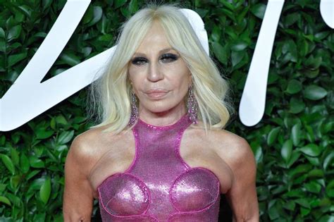 Queen Of Plastic Surgery Before Destroying Her Face Donatella Versace Looked Like This Photo
