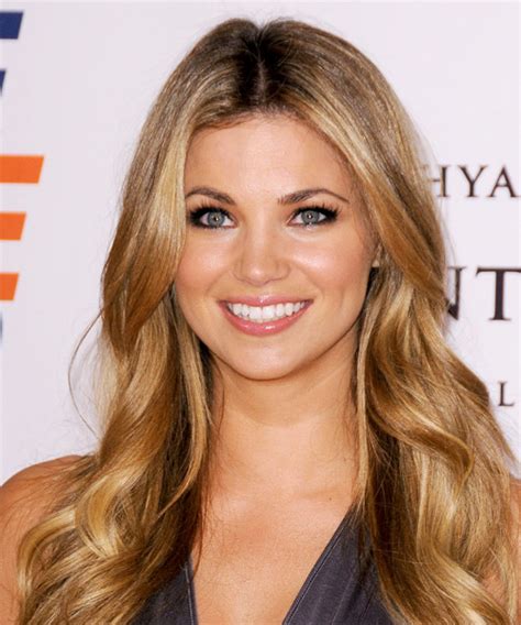 Amber Lancaster Long Wavy Golden Blonde Hairstyle With Light Blonde