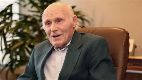 Herb Kohl's final gesture for the staff at the Pfister coffee shop