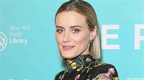 Oitnbs Taylor Schilling Comes Out Reveals Girlfriend