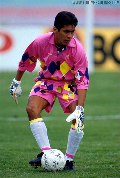 Nike pumas unam trikot heim 2020/2021. Special-Edition Pumas UNAM Jorge Campos Trikot geleaked ...