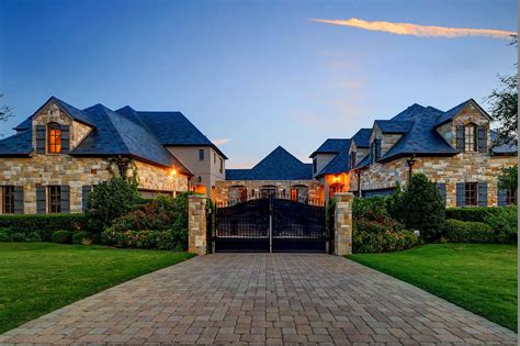 Selena Gomez Is Selling Her Fort Worth Texas Mansion For 29 Million
