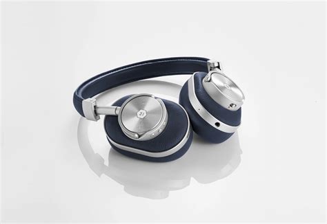 Mw60 Wireless Over Ear Headphones Silvernavy From Master And Dynamic
