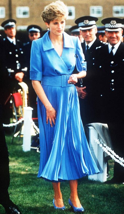 All The Iconic Princess Diana Outfits We Want To See On The Crown