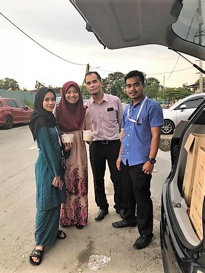 Address3, jalan cecawi 6/1c, kota damansara, petaling jaya, selangor, m. Dishing Out in the Spirit of Ramadhan - Central Spectrum ...