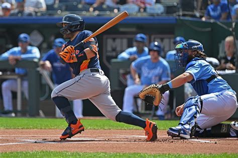 Astros Bounce Back To End Royals Four Game Win Streak Field Level