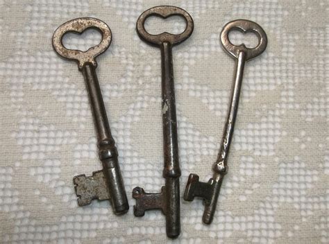 3 Antique Skeleton Keys