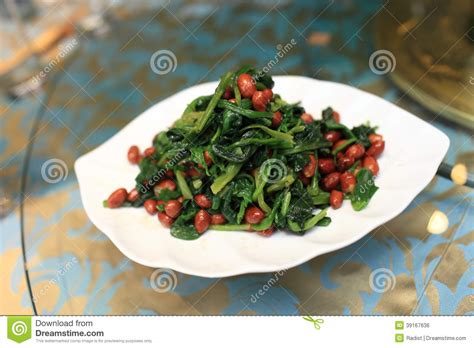 Maybe you would like to learn more about one of these? Spinaci Ed Insalata Croccante Delle Arachidi Con Aceto ...