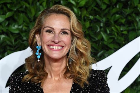Look Julia Roberts Voices Love For Niece Emma Roberts On Her 31st