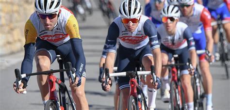 Simon yates (team bikeexchange), vainqueur de la vuelta en 2018 et récent lauréat du tour des alpes, va se présenter au départ du tour d'italie avec la pancarte du grand favori dans. Volg hier Trofeo Laigueglia 2021 | WielerFlits