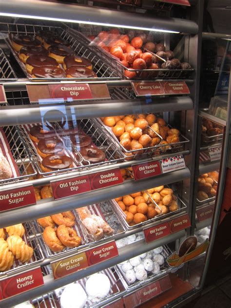 There are 340 calories in 1 donut (81 g) of tim hortons sour cream glazed donut.: Timbits. Oh I how miss thee. | Food, Chocolate cherry cake ...