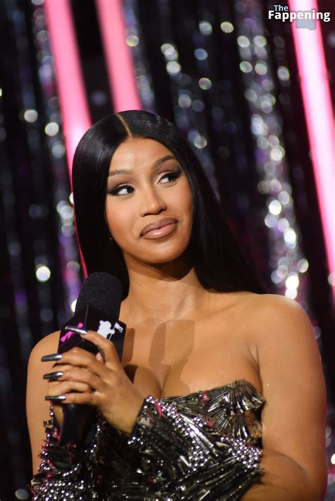 Cardi B Shows Off Nice Cleavage And Flashes Areolas At The Mtv Music Video Awards 33 Photos