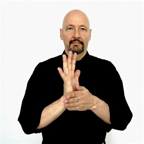 How do i say the name kaitlyn in sign language? "video" American Sign Language (ASL)