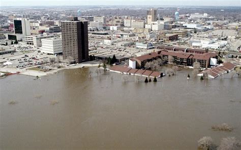 State Of Emergency Declared As Fargo Revs Up Flood Fight Storm Could
