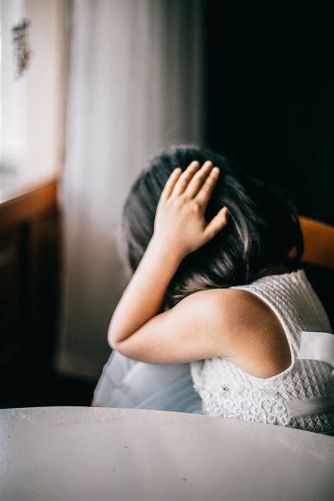 Faceless Little Girl In Despair · Free Stock Photo