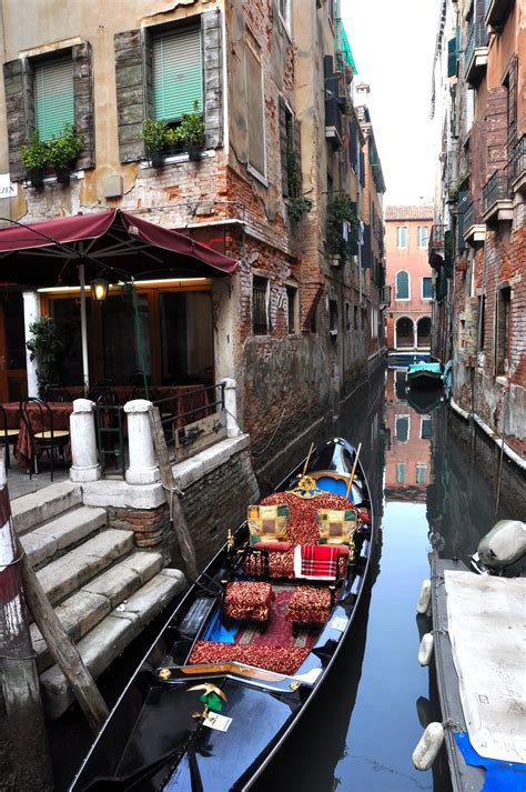 Venice Gondolas And How To Take One Italy Blog Walks Of Italy