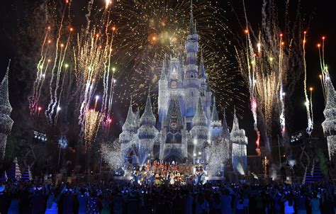 Mark You Calendar The Wonderful World Of Disney Magical Holiday