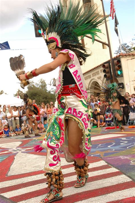 Aztec Dancer At Closing Of 2011 Ojai Day Aztec Costume Aztec Culture