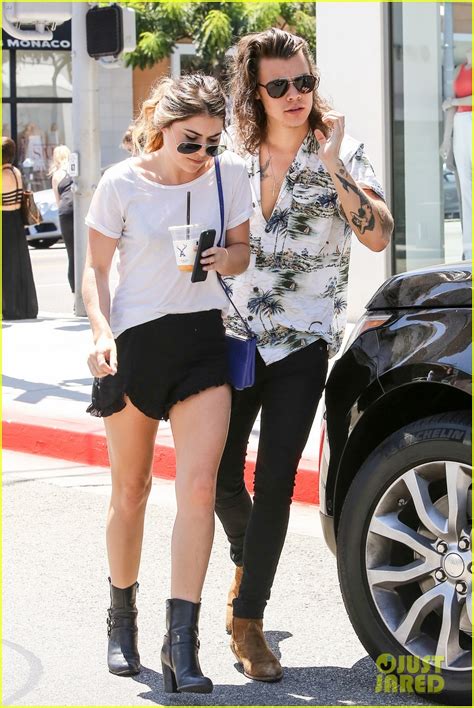 Harry Styles Helps Female Pal Pick Out New Handbag Photo 3415021