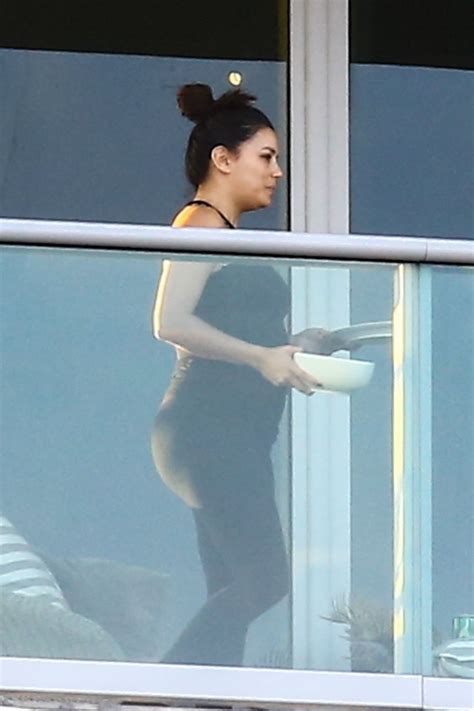 Pregnant Eva Longoria At Her Hotel Balcony In Miami 122252017