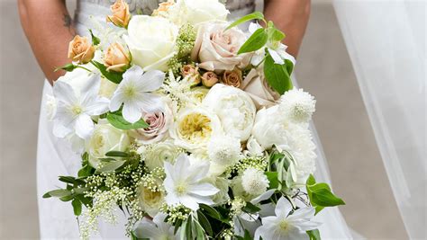 30 Chic Cascading Wedding Bouquets Martha Stewart Weddings