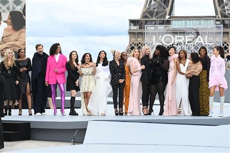 Le Défilé L Oréal Paris Made A Bold Statement With Its Public Runway Show At The Symbolic