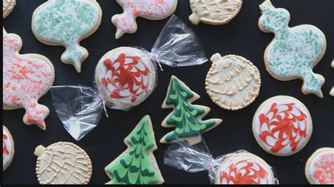 This is a recipe your kids are going to love to make with you. Video: 3 Fun & Easy Ways To Decorate Sugar Cookies ...