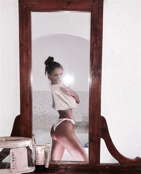 Pin by ᴍ ᴏ ᴏ ɴ ʜ ɪ ʟ ᴅ on mirror mirror Fit women bodies Selfies