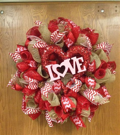Heart Shaped Deco Mesh Wreath Deco Mesh Wreath Wreaths Pinterest Valentine Day Wreaths