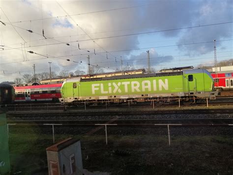 Since 2018, flixmobility has also offered the from march, the flixtrain rolls between hamburg and cologne as well as stuttgart and berlin via rail. Foto van FlixTrain Siemens Vectron 193990 door ...