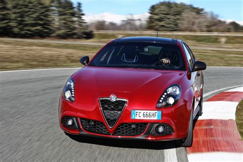 Une large gamme de moteurs avec une meilleure efficacité, sans compromettre l'émotion. Alfa Romeo Giulietta Unveiled Before Geneva