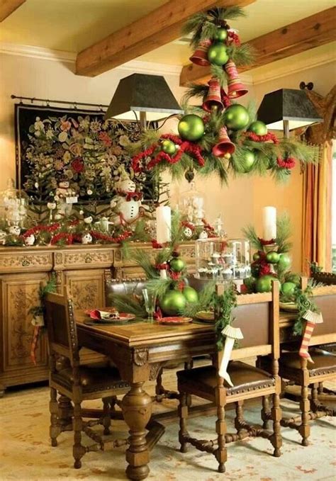 37 Stunning Christmas Dining Room Décor Ideas Digsdigs