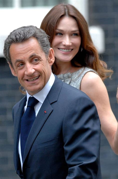 Actuellement en vacances au cap nègre, la mannequin profite au maximum de ce que peut offrir le petit cap du littoral au lavandou. Carla Bruni et Nicolas Sarkozy : 10 ans d'amour