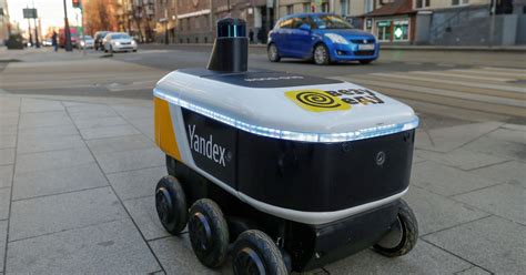 Russias Yandex Driverless Robots To Deliver Food At Us Colleges With Grubhub Reuters