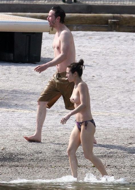 Keanu Reeves Girlfriend China Chow Showed Nude Tits At The Beach Scandal Planet