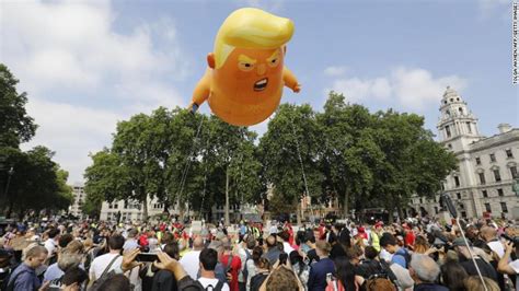 Manifestantes Critican A Donald Trump En Una Marcha Masiva Por Las Calles De Londres Cnn