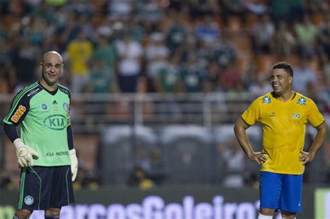 Las últimas novedades sobre selección brasil. El arquero Marcos (i) del Palmeiras y el exjugador Ronaldo ...