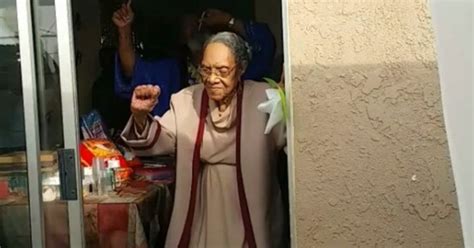 Great Grandma Gets Her Groove On At Her 100th Birthday Party Huffpost