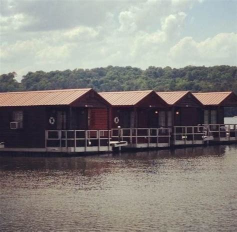 Tucked in a cozy inlet off lake guntersville and situated right next door to waterfront bay grocery and tackle , waterfront bay cabins await the avid fisherman and families wanting to experience lake living. Floating Cabins On Lake Guntersville: Unique Overnight ...