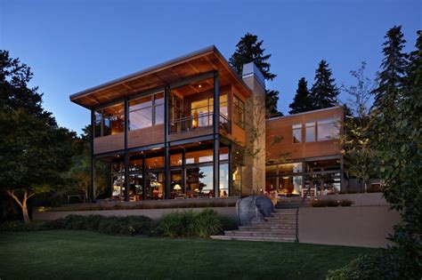 Grand Glass Lake House With Bold Steel Frame