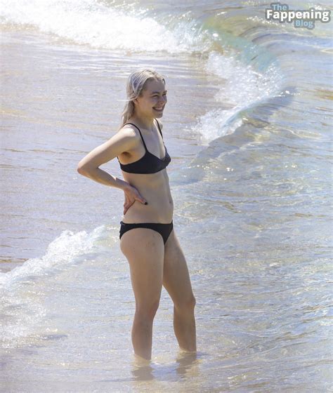 Phoebe Bridgers Enjoys A Beach Day In Sydney Photos Onlyfans