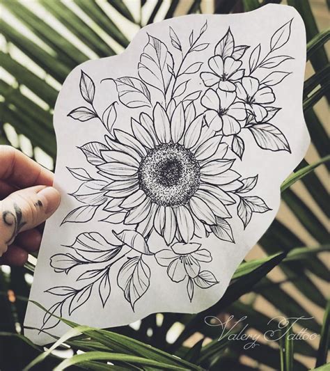 These tattoos make you glow differently and depict if you're looking for a unique tattoo that will look stunning on your shoulder or thigh, look no more as this floral sunflower design tattoo is the ideal. @primaryflowers sur instagram Sunflower tattoo ...