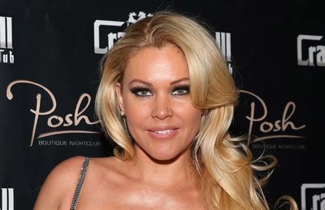Travis Barkers Ex Shanna Moakler Gave Sassy Response To Critics Comparing Her To Khloe