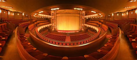Pathé tuschinski also provides a clean city centre in amsterdam! De schitterende theaterzaal van theater Tuschinski. Voor ...