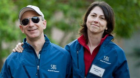Amazon Founder Wife Announce Theyre Divorcing After 25 Years Gma