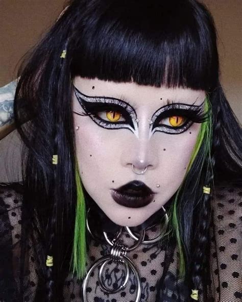 Trad Goth Makeup Look 🖤 In 2023 Goth Makeup Goth Eye Makeup Trad