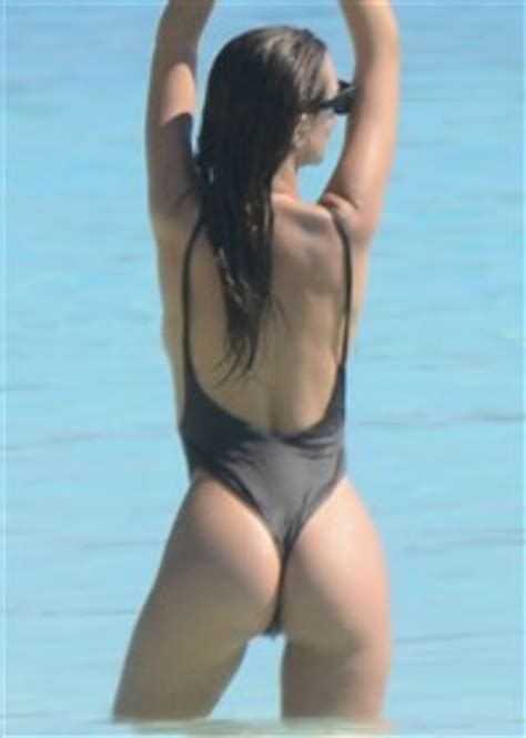 Emily Ratajkowski Naked Boobs Topless Beach Candids Babe Stare