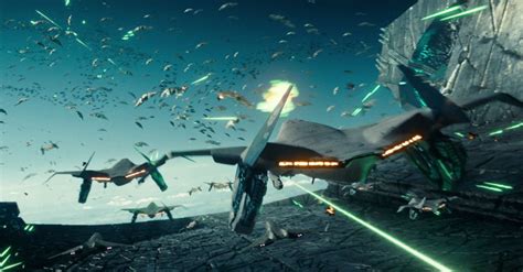 La invasión mató a tres mil millones de personas y los gobiernos del mundo esperan otro ataque porque los extraterrestres enviaron una señal al espacio y solicitaron. Foco Cinéfilo: "Día de la independencia: Contraataque", un ...