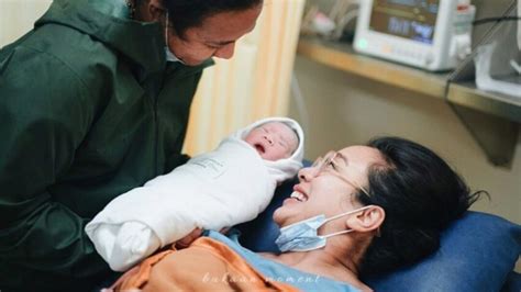 Penantian Hampir 13 Tahun Terjawab Dea Ananda Lahirkan Anak Pertamanya