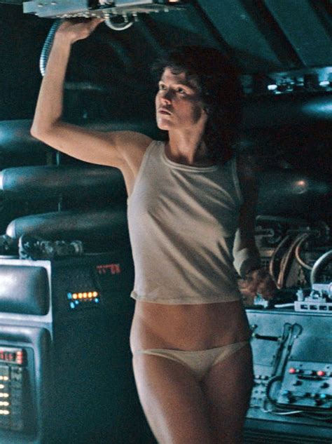 Sigourney Weaver Nua Em Alien O Oitavo Passageiro